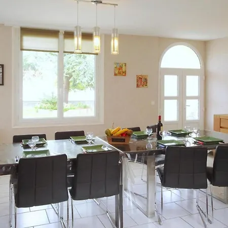 In Near Sandy Bréhal