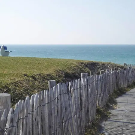 In Near Sandy Bréhal