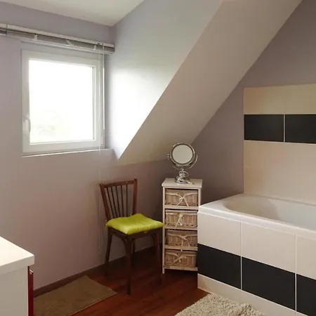 Cottage, St Martin-de-brehal Feriehus *