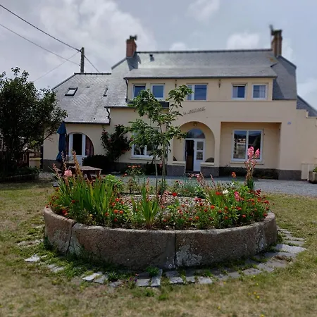 Cottage, St Martin-de-brehal
