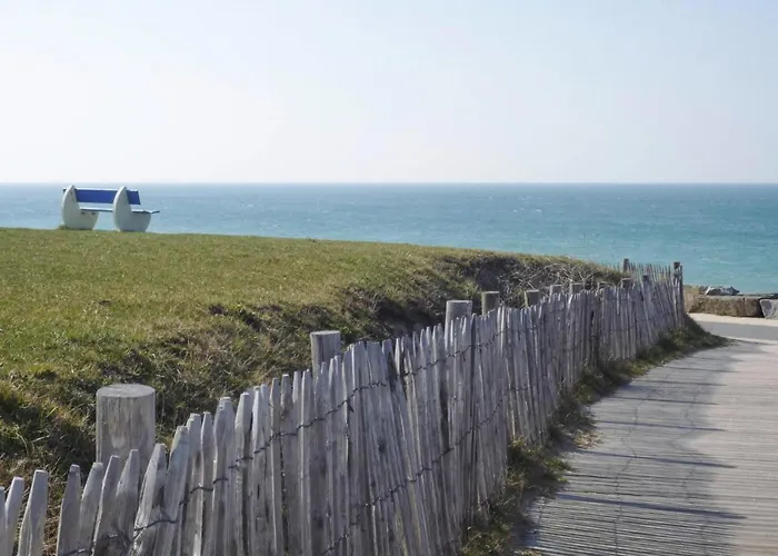 In Near Sandy Bréhal